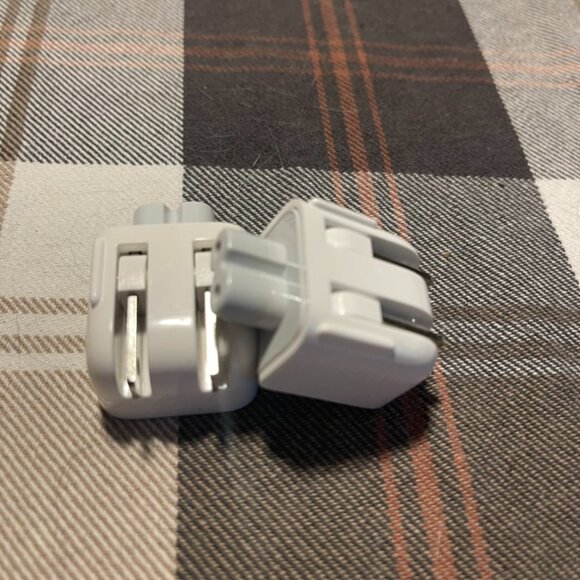 United States to Italy Travel Power Adapter to Connect North American Electrical - Picture 8 of 9